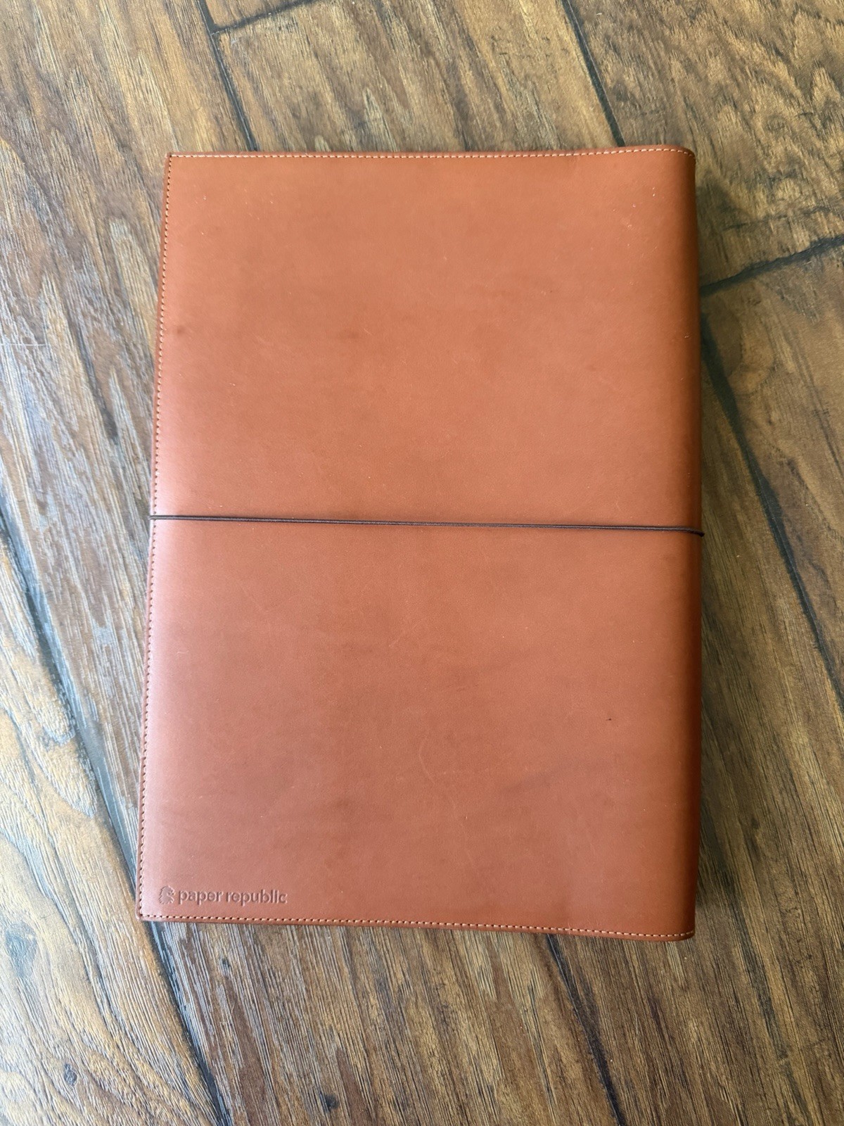 Paper Republic A4 Le Portfolio in Cognac – Comes with Books!