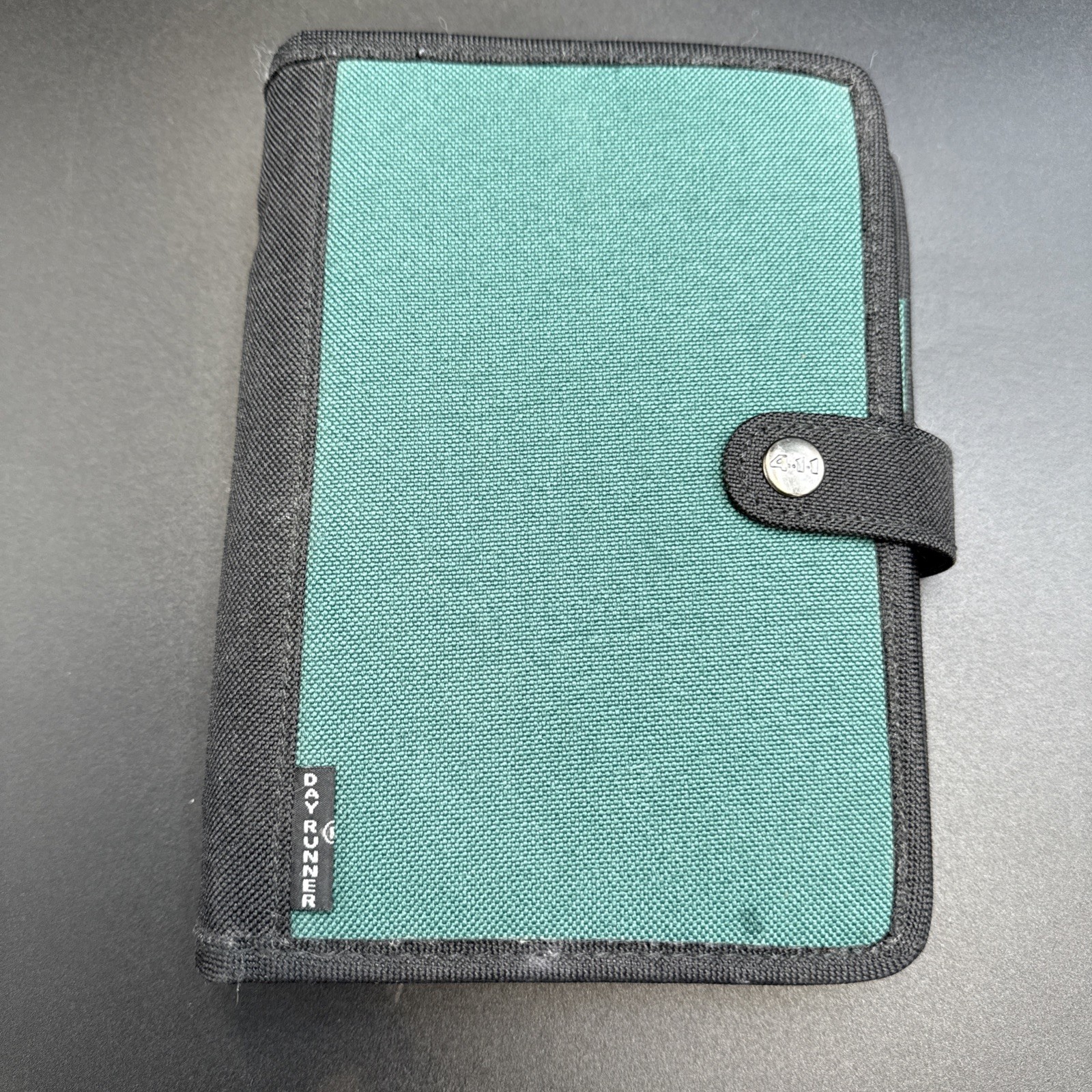 Vintage Day Runner Organizer Planner 411 ~ 6 Ring Snap Closure 7.5x 5.25″ Green