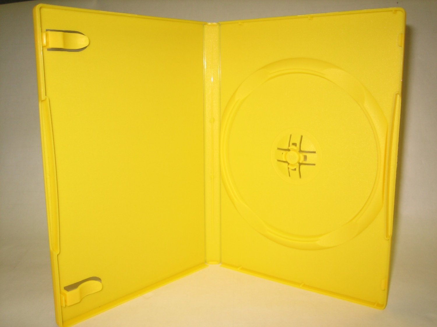 100 PCS NEW 14MM STANDARD SINGLE DVD CASE SOLID YELLOW NO LOGO BL70