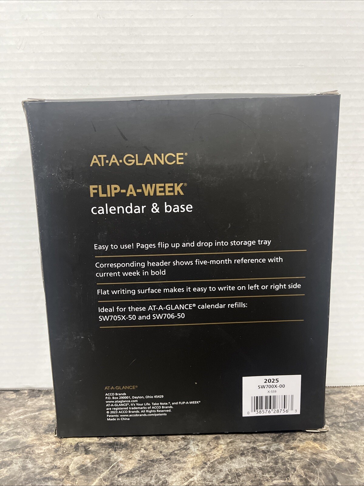 2025 AT-A-GLANCE Flip-A-Week 5.5″ x 7″ Weekly Desk Calendar White/Purple SW700X