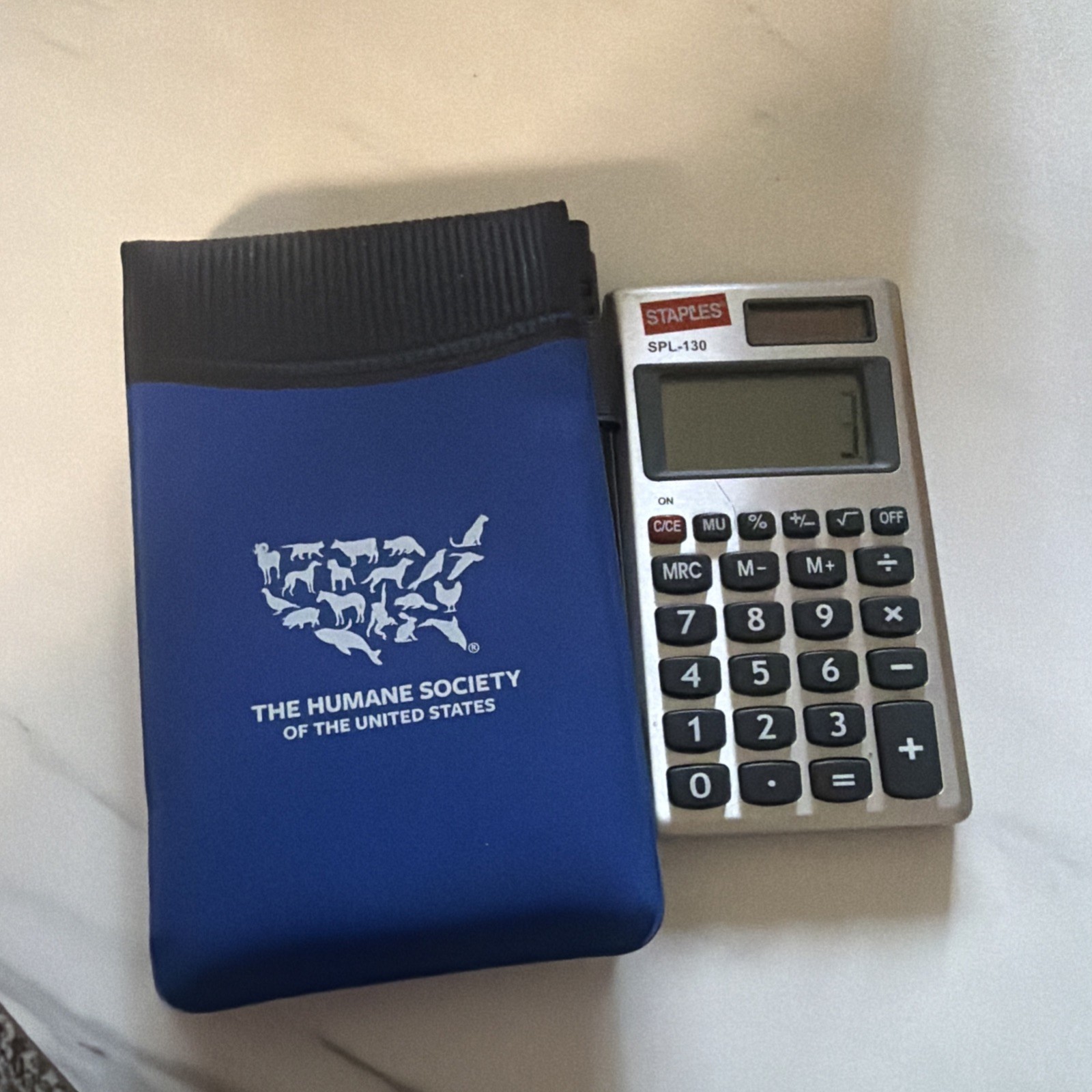 Staples APL-130 + THE HUMANE SOCIETY OF THE UNITED STATES NOTEPAD-calculator
