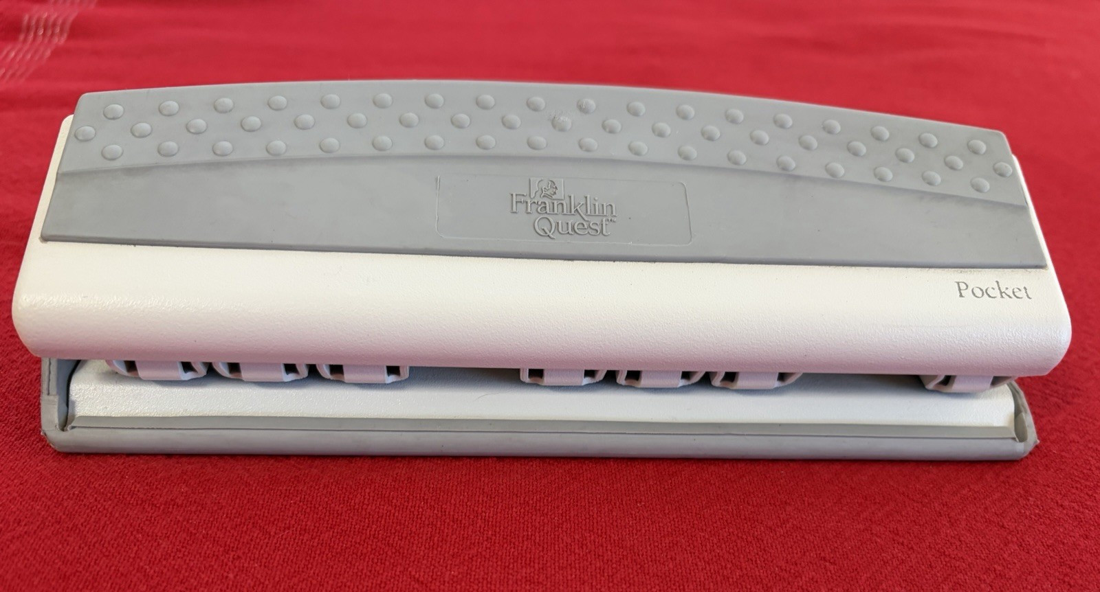 VTG Franklin Covey QUEST 6 Hole POCKET Size Paper Punch, White Grey Rubber Grip