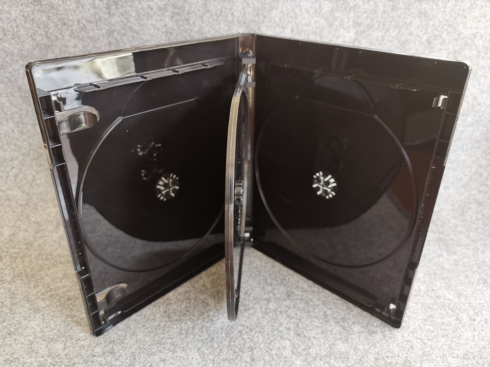 2 NEW TOP QUALITY 15MM 4-DISC 4K ULTRA HD tm CASE, BLACK PS4-15MM-UHD FREE SHIP