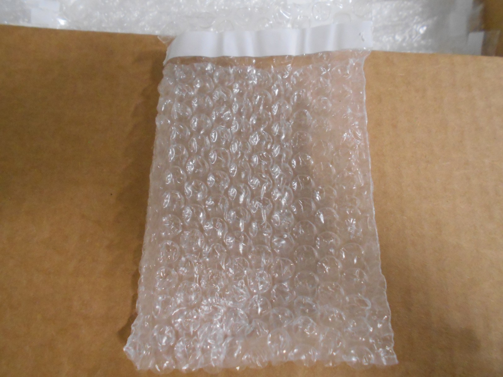 Uline S-680 Bubble Bags 4 X 5 1/2 Self-Seal Shipping Bags Open box aprox 960