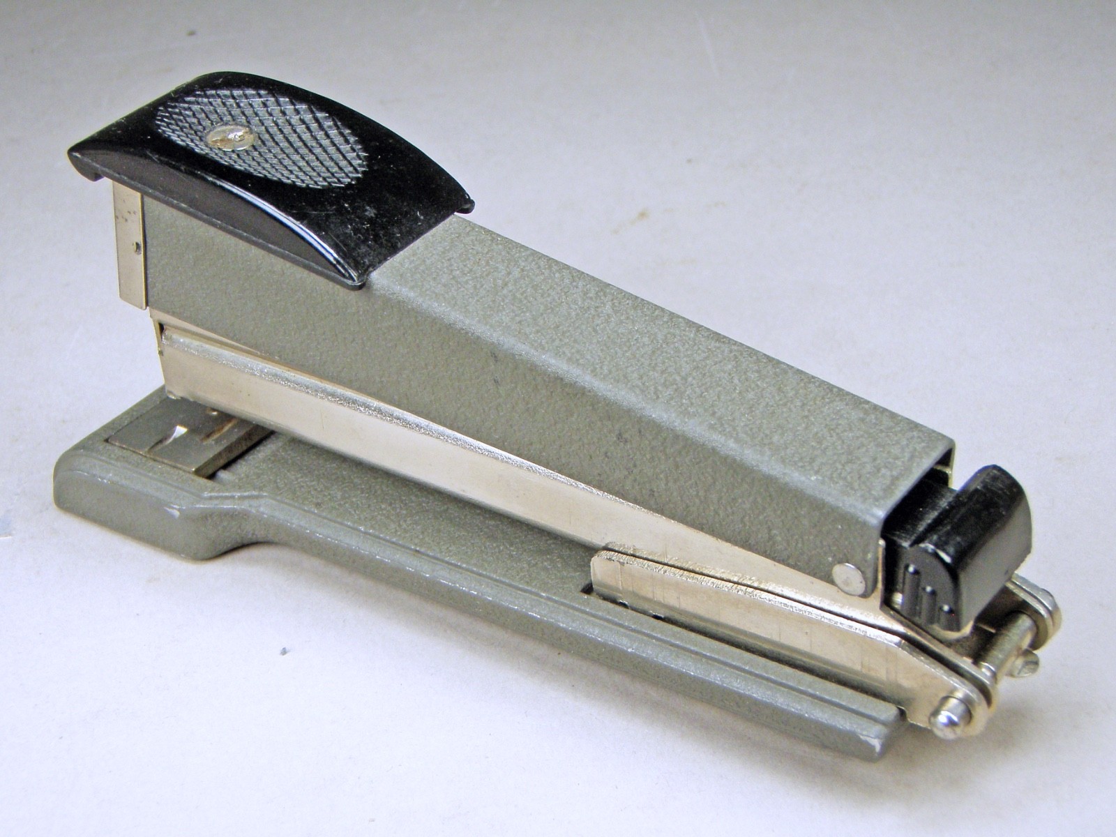 Vintage Apsco 4004 Office / Desk Stapler Small Made in Sweden 5″ Avocado
