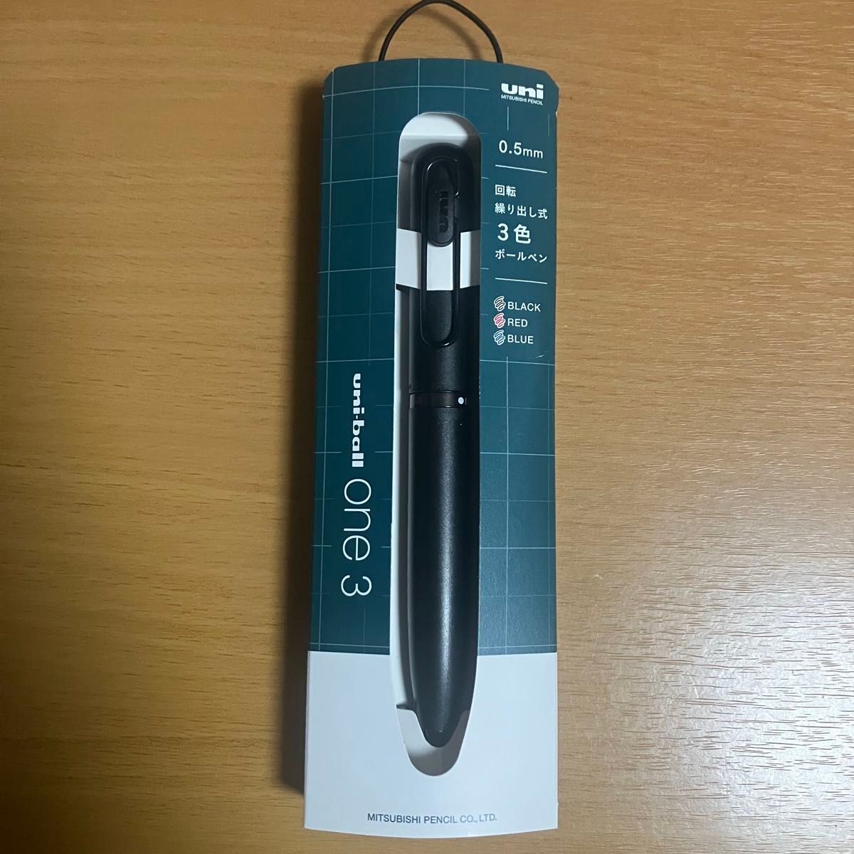 Uni-Ball One 3 Gift Box Set – Record Black – 0.5mm 3-Color Pen