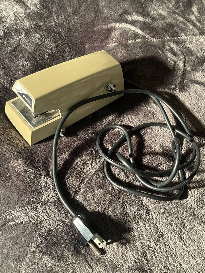 HEAVY DUTY Electric Stapler Model No.67 No. LF601763 115 V.A.C. 60 Hz. 7A