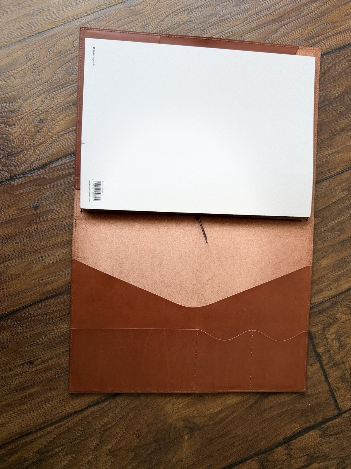 Paper Republic A4 Le Portfolio in Cognac – Comes with Books!