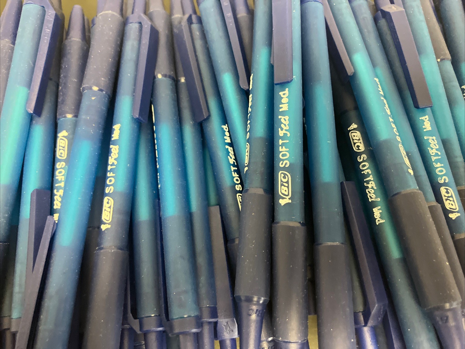 100-CT BIC Soft Feel Retractable Ball Point Pen Medium, Blue Ink