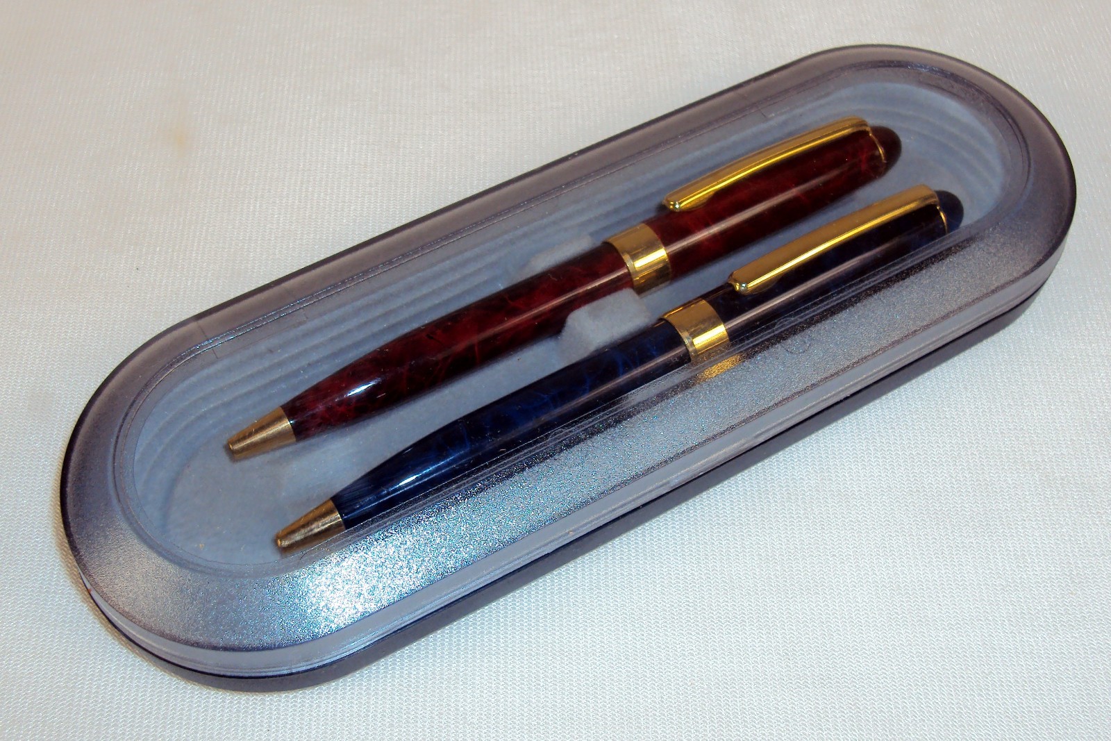 Executive 2 Ballpoint Pen Gift Set ~ Red & Blue Marble Pattern w/Gold Tone Trim