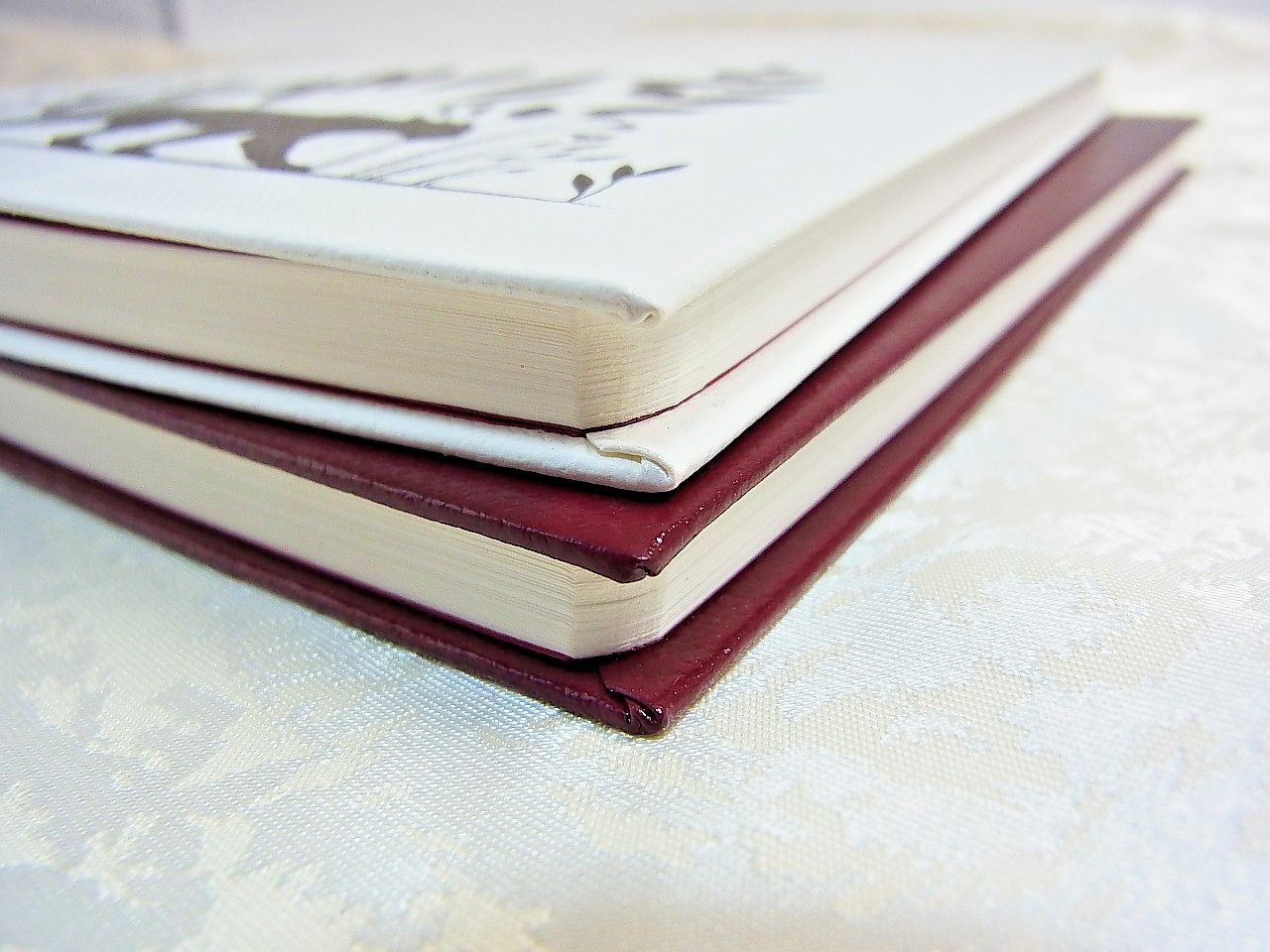 Cartier Panthere Note book White & Red VIP Gift 2 pcs set with Box & Ribbon New